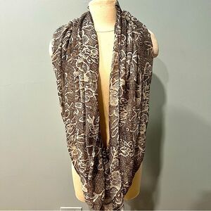 D&Y Grey & White Floral Lace Print Lightweight Infinity Scarf